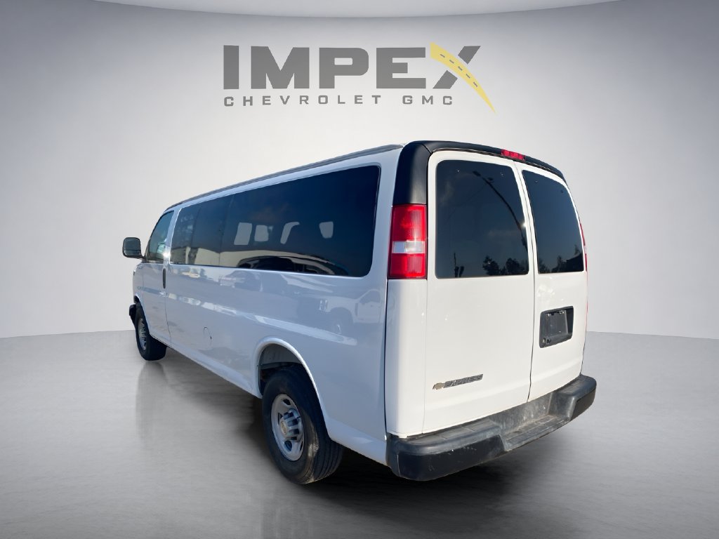Used 2025 Chevrolet Express 3500 LS RWD image 3
