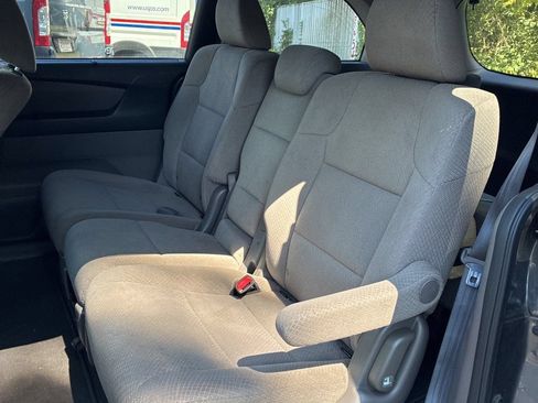Used 2016 Honda Odyssey SE image 4