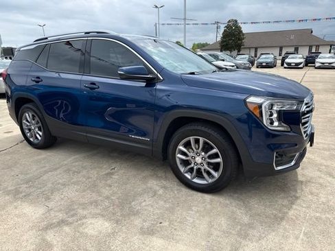 Used 2022 GMC Terrain SLT w/ LPO, Floor Liner Package AWD/4WD image 6