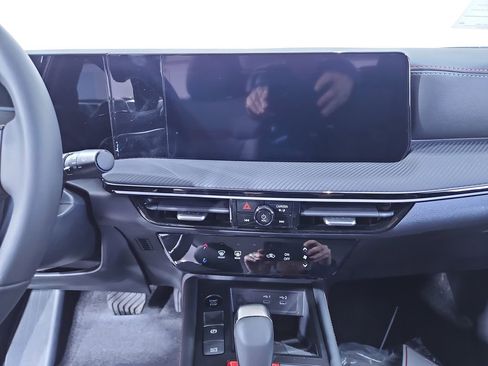 New 2025 Nissan Kicks SR image 18