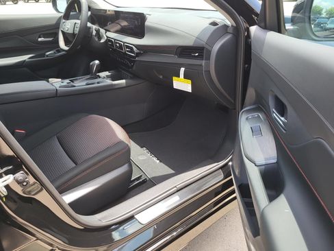 New 2026 Nissan Sentra SR FWD image 11