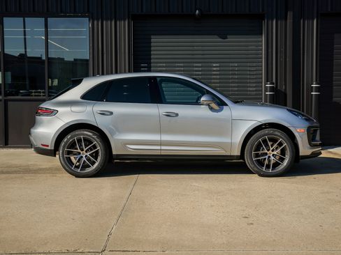 Certified 2025 Porsche Macan image 13