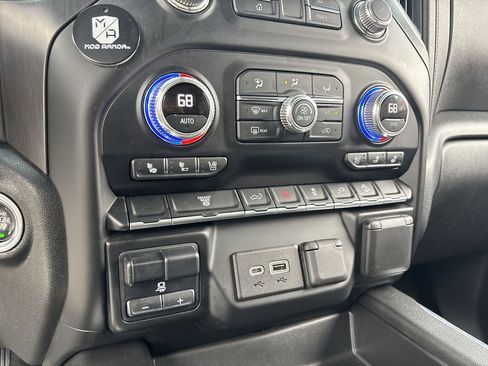 Used 2022 GMC Sierra 3500 AT4 w/ Gooseneck/5TH Wheel Package image 21