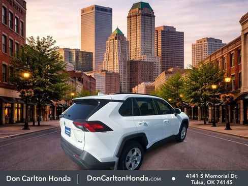 Used 2020 Toyota RAV4 XLE w/ Convenience Package FWD image 4