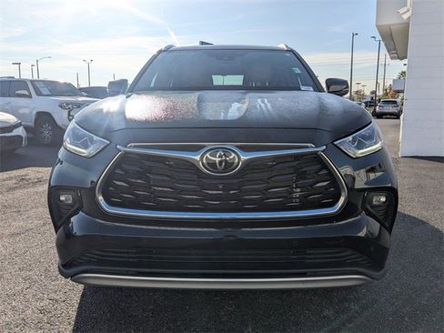 Used 2023 Toyota Highlander Platinum image 9