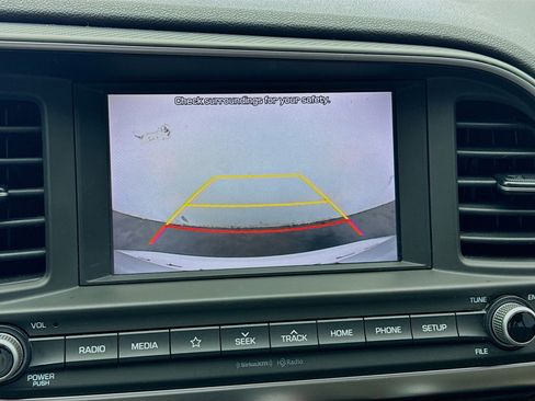 Used 2020 Hyundai Elantra SEL image 10