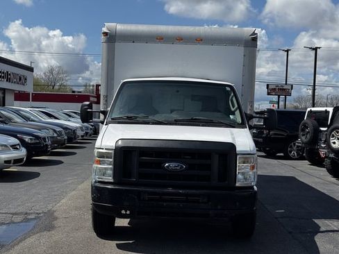 Used 2010 Ford E-350 and Econoline 350 Super Duty image 2