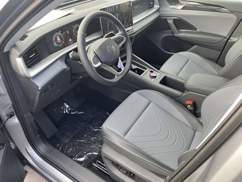 New 2026 Volkswagen Tiguan SE AWD/4WD image 11