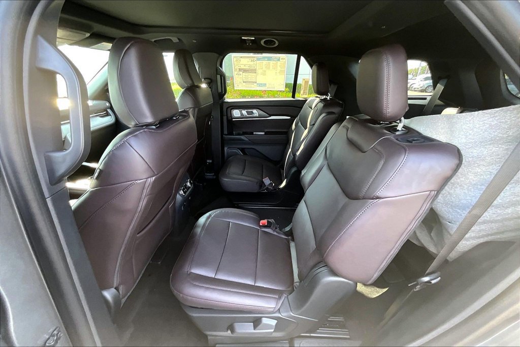 New 2026 Ford Explorer Platinum RWD image 10