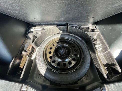 Used 2021 Ford Escape SE image 28