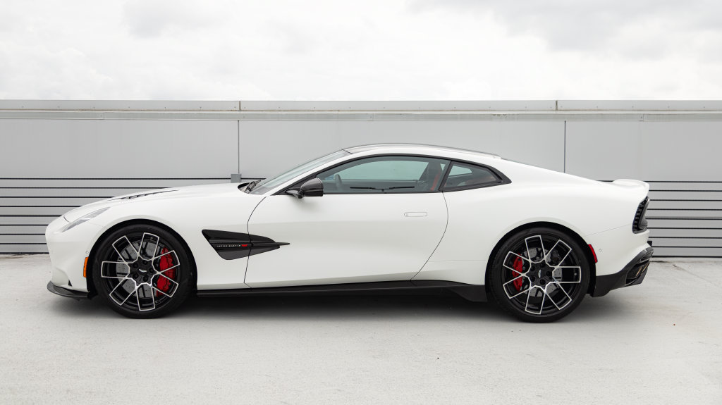 Used 2025 Aston Martin Vanquish RWD image 5