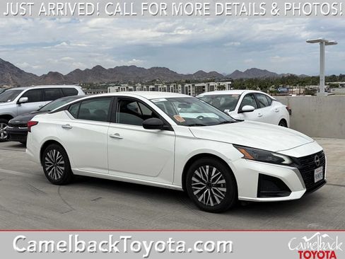 Used 2024 Nissan Altima 2.5 SV FWD image 1