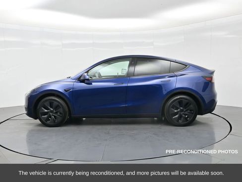 Used 2025 Tesla Model Y Long Range image 10