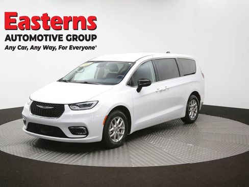 Used 2024 Chrysler Pacifica Touring-L FWD image 57