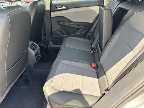 Certified 2023 Volkswagen Taos SE FWD image 11