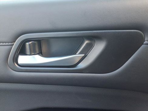 New 2025 Nissan Pathfinder SL image 16