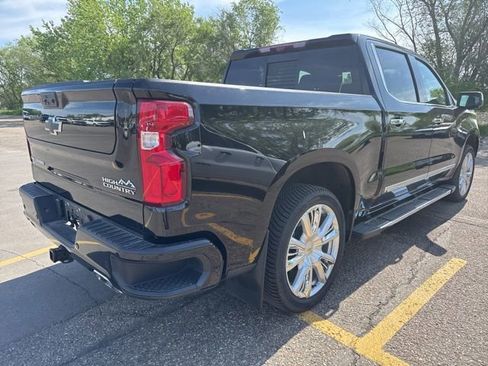 Used 2024 Chevrolet Silverado 1500 High Country w/ High Country Premium Package AWD/4WD image 4