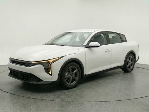 Used 2025 Kia K4 LXS image 3