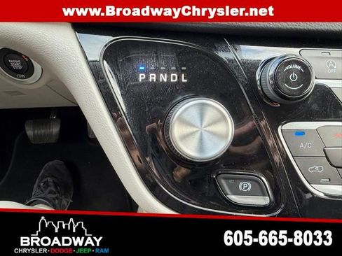 Used 2023 Chrysler Voyager LX image 20