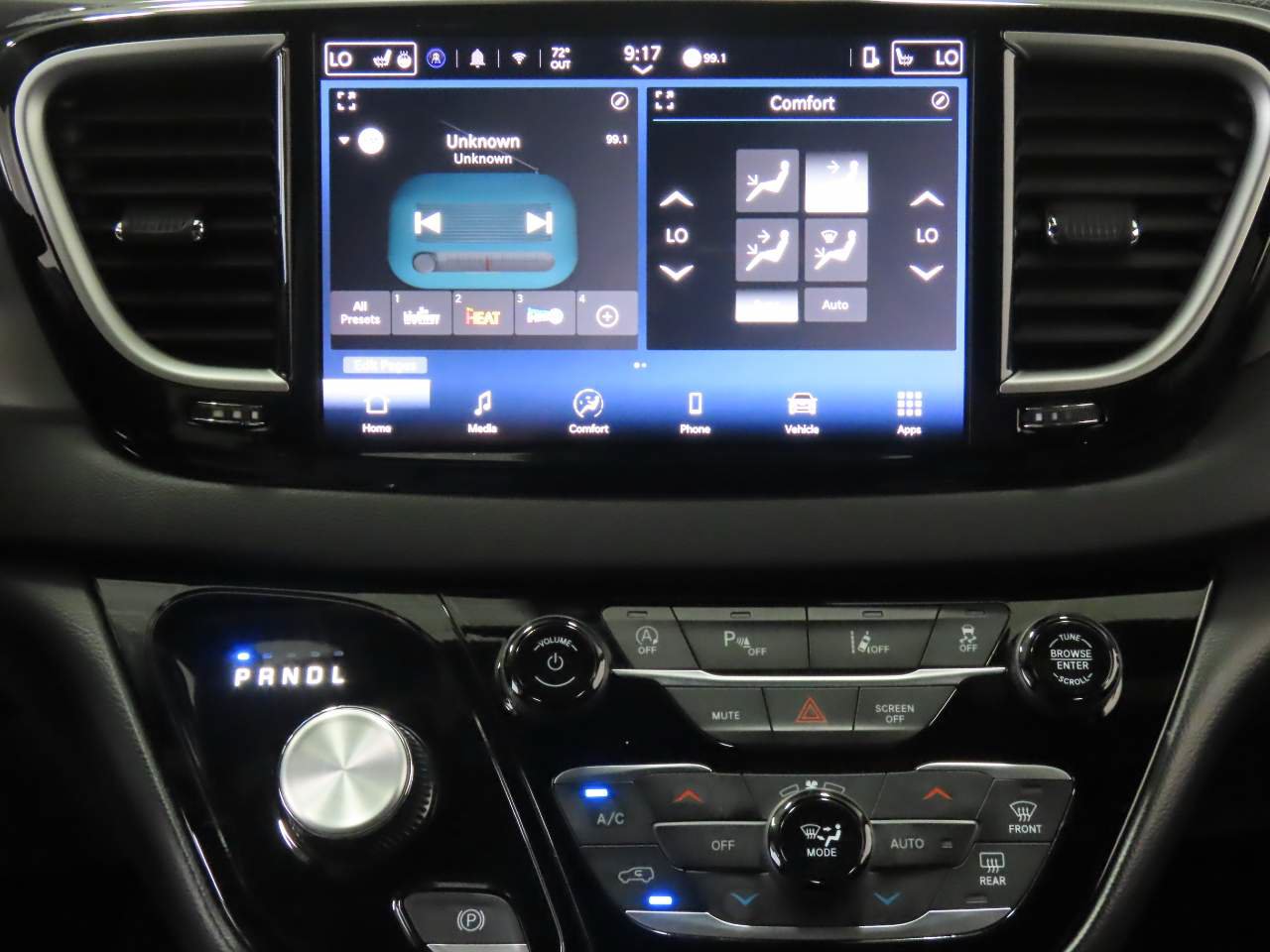 Used 2025 Chrysler Pacifica Select FWD image 9