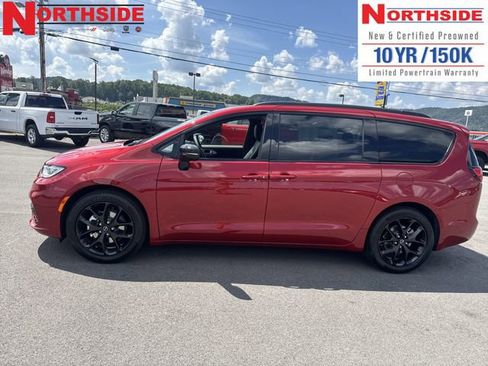 New 2026 Chrysler Pacifica Limited w/ Uconnect Theater Family Group image 10