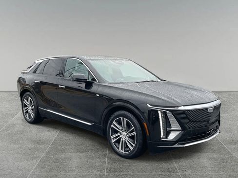 Certified 2023 Cadillac Lyriq Luxury image 7