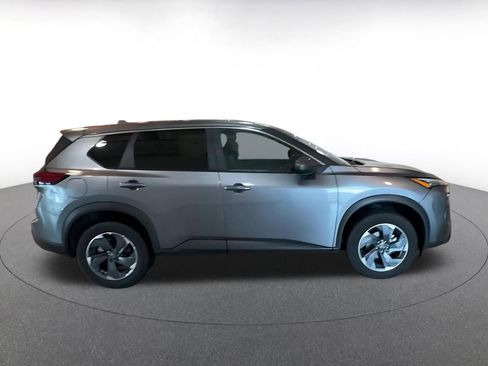 Used 2025 Nissan Rogue SV image 16