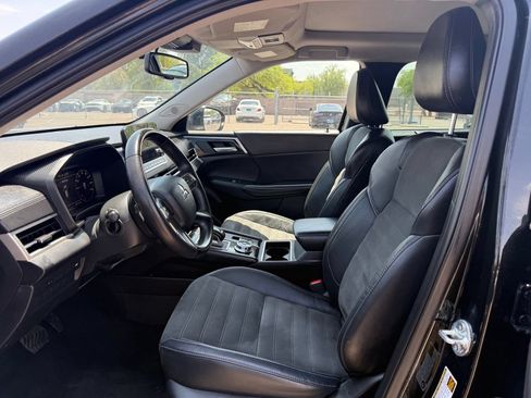 Used 2023 Mitsubishi Outlander SE FWD image 13