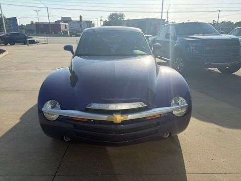 Used 2004 Chevrolet SSR w/ Preferred Equipment Group RWD image 2