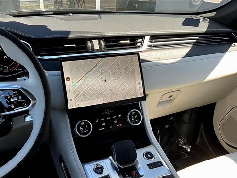 New 2026 Jaguar F-PACE R-Dynamic S image 7