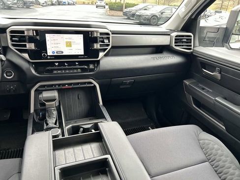 Used 2022 Toyota Tundra SR5 w/ SR5 Convenience Package AWD/4WD image 16
