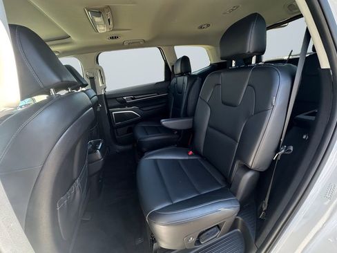 Used 2025 Kia Telluride S image 13