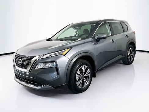 Used 2023 Nissan Rogue SV image 3