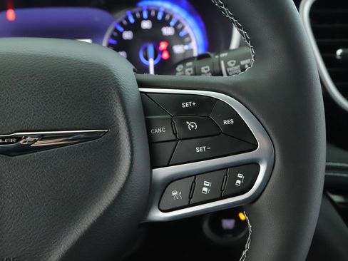 New 2026 Chrysler Pacifica Select image 9