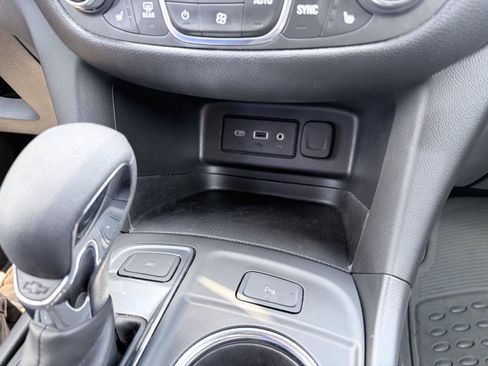 Used 2022 Chevrolet Equinox LT AWD/4WD image 16