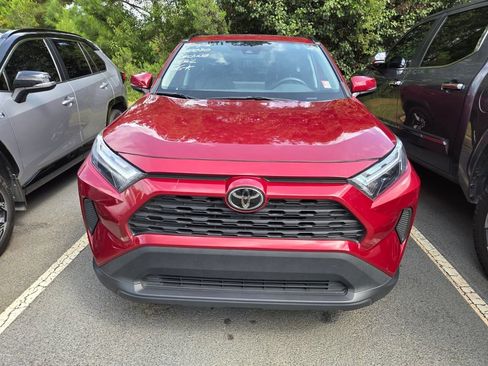 Used 2023 Toyota RAV4 XLE w/ Convenience Package FWD image 2
