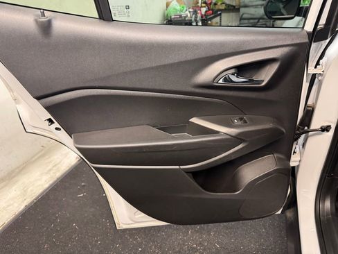 Used 2025 Chevrolet Trax LS FWD image 15