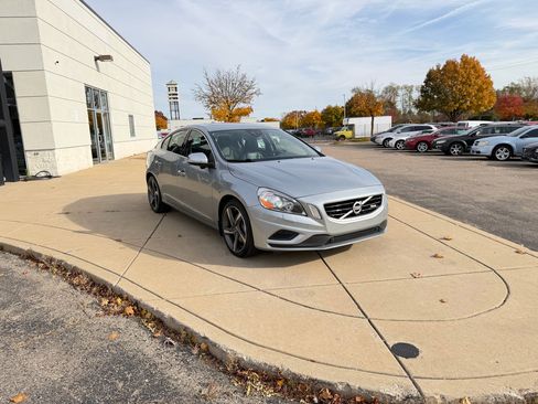 Used 2012 Volvo S60 T6 R-Design image 3
