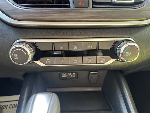 Used 2025 Nissan Altima 2.5 SV FWD image 17