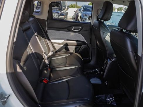 Used 2022 Jeep Compass Latitude AWD/4WD image 19