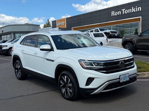 Used 2023 Volkswagen Atlas Cross Sport SE AWD/4WD image 2