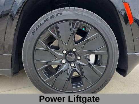 Used 2025 Jeep Wagoneer S Launch Edition AWD/4WD image 11