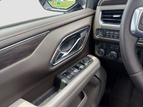 Used 2023 Chevrolet Tahoe Z71 w/ Off-Road Capability Package AWD/4WD image 12
