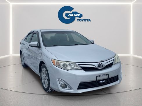 Used 2014 Toyota Camry XLE w/ Leather Package image 11