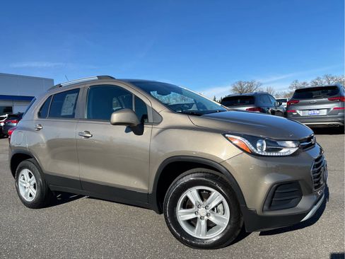 Used 2021 Chevrolet Trax LT w/ Driver Confidence Package image 3