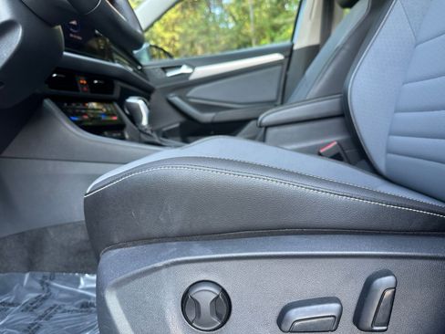 Used 2025 Volkswagen Jetta SE image 27