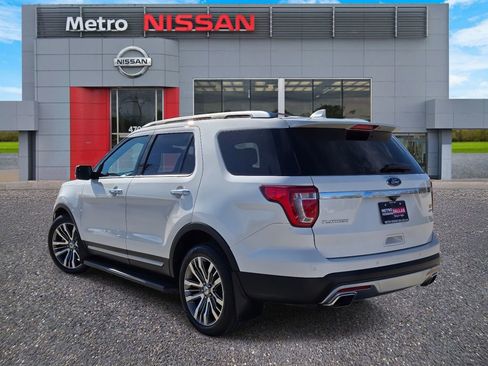 Used 2017 Ford Explorer Platinum image 4