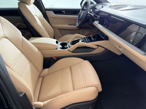 New 2026 Porsche Cayenne AWD/4WD image 28