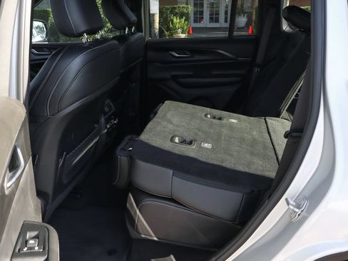 Used 2024 Jeep Grand Cherokee Altitude RWD image 34