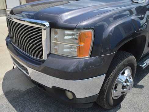 Used 2011 GMC Sierra 3500 SLT w/ SLT Convenience Package AWD/4WD image 3